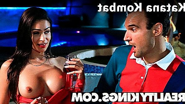 Титькастая сучка из ночного клуба с парнем ради секса замутила видео онлайн HD